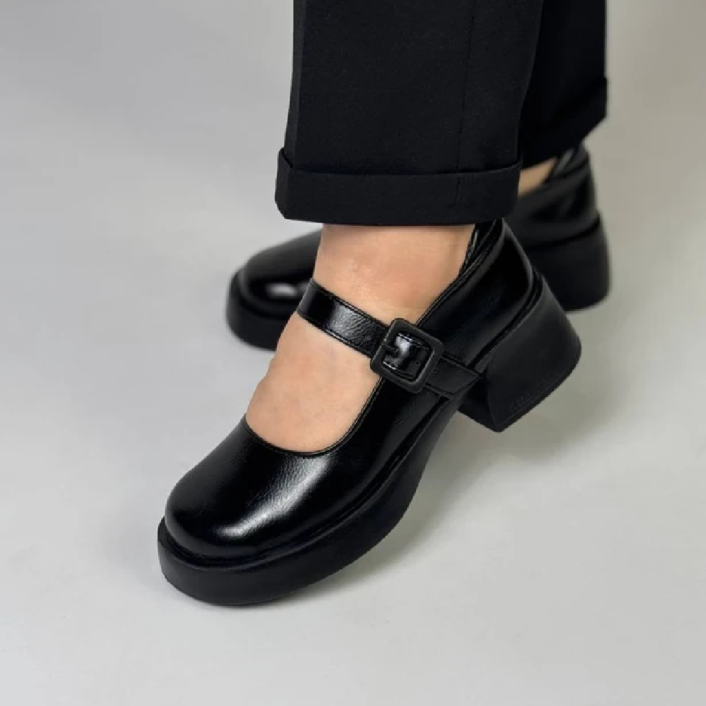 کفش زنانه عروسکی کمردار چرم صنعتی