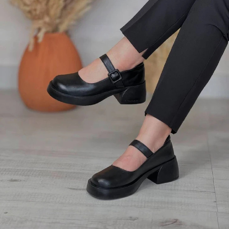 کفش زنانه عروسکی کمردار چرم صنعتی