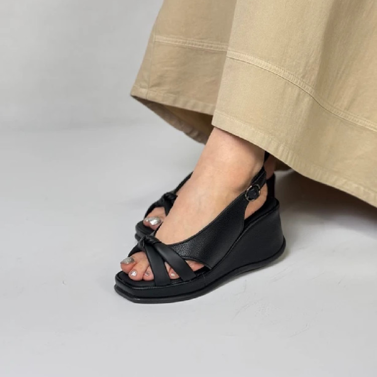 کفش تابستانی زنانه گره ای هشت سانت چرم